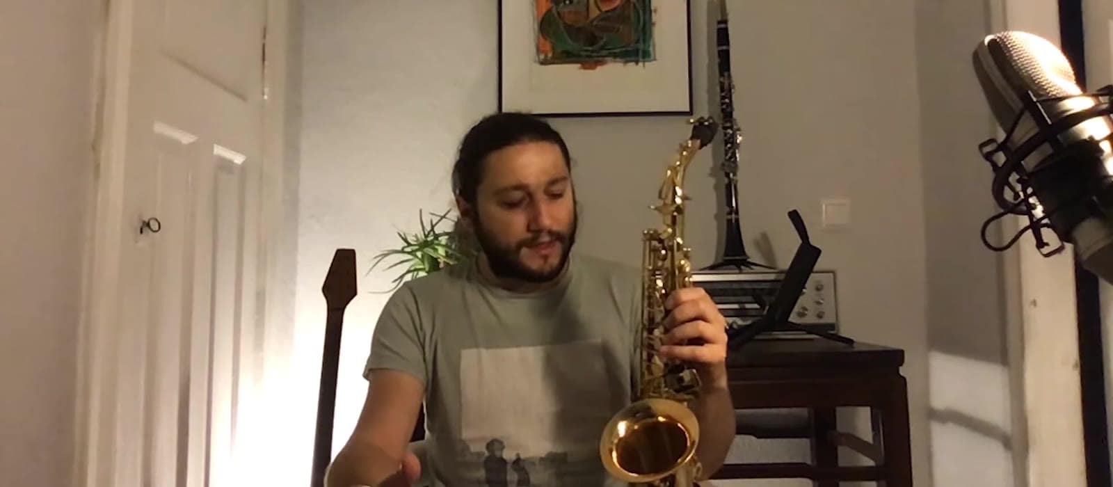 Deniz Mahir Kartal with the alto saxophone